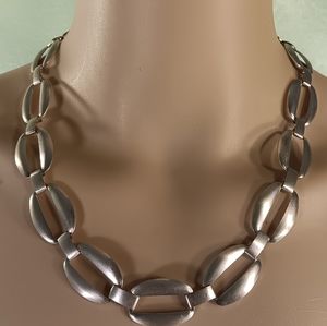 woman silver necklace